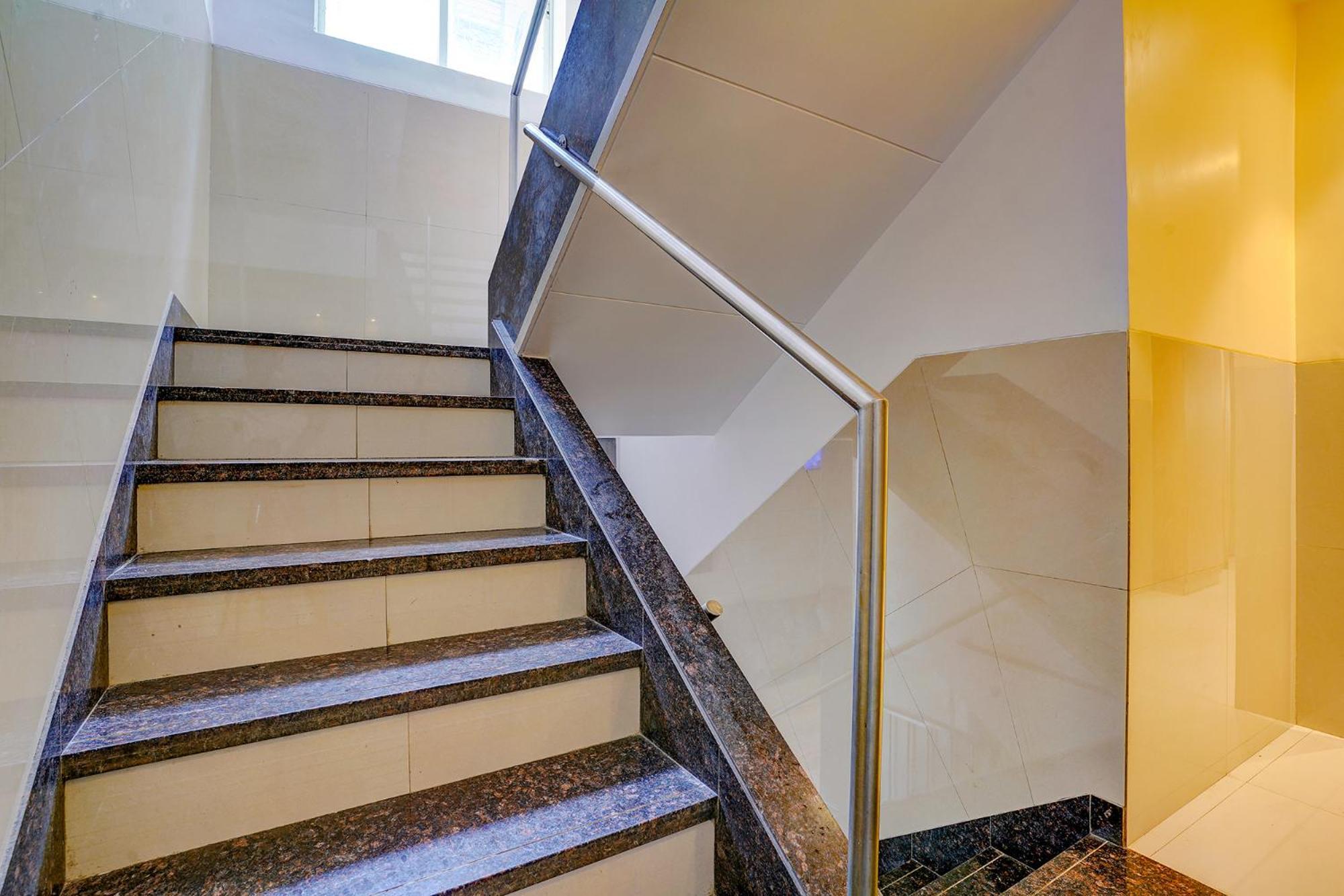 Fabhotel Starwood Residency - Behind Bmw Car Showroom Navi Mumbai Bagian luar foto