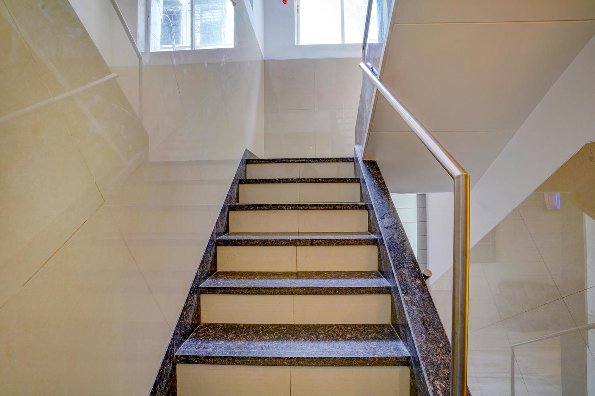 Fabhotel Starwood Residency - Behind Bmw Car Showroom Navi Mumbai Bagian luar foto