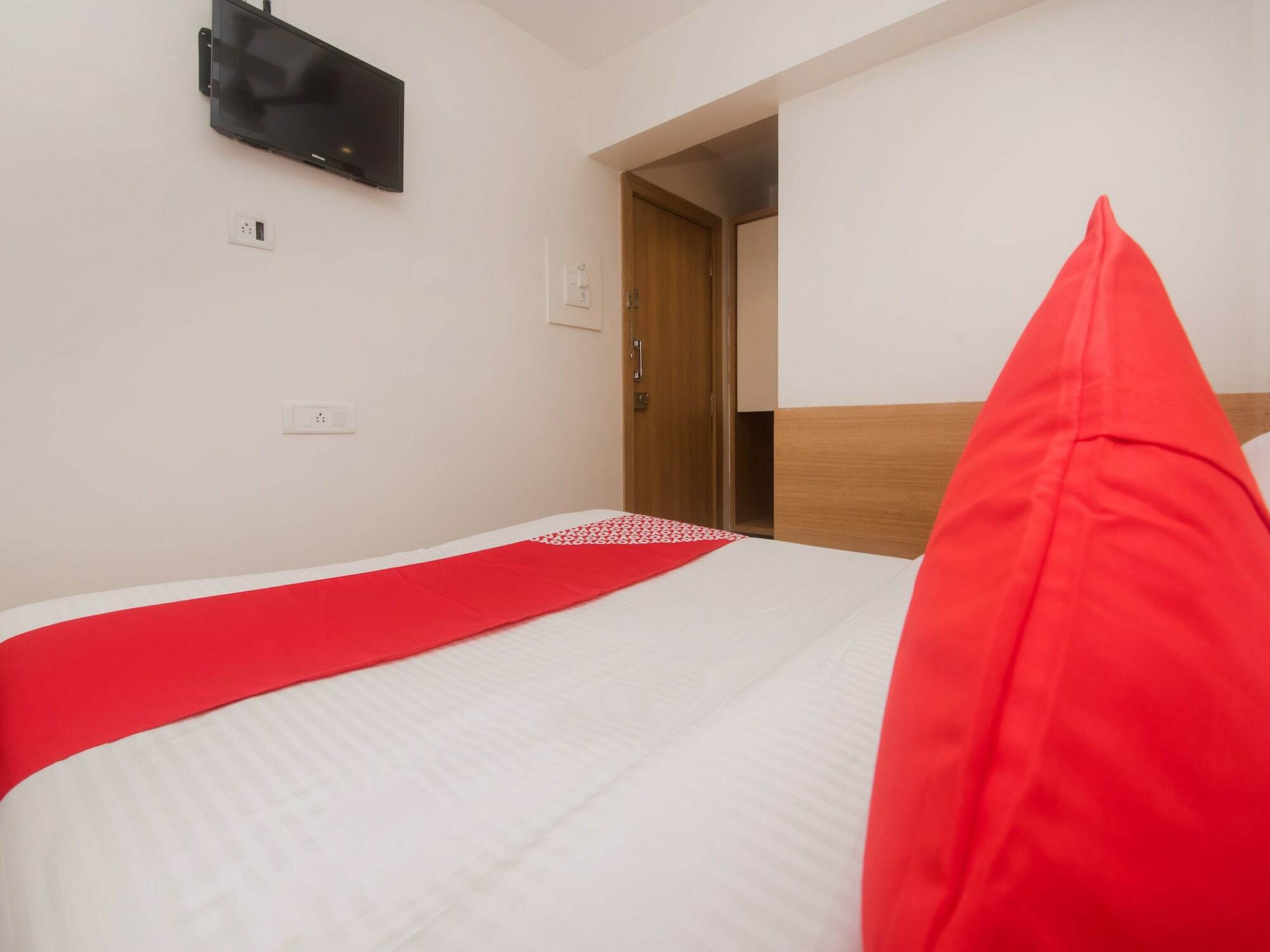 Fabhotel Starwood Residency - Behind Bmw Car Showroom Navi Mumbai Bagian luar foto
