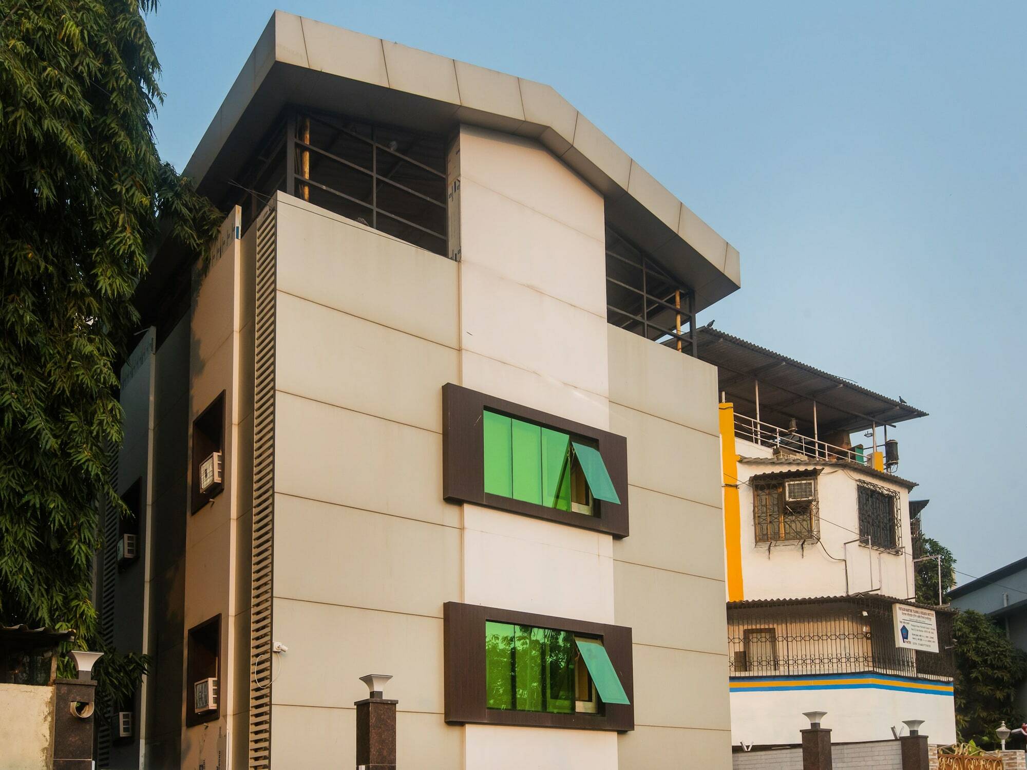 Fabhotel Starwood Residency - Behind Bmw Car Showroom Navi Mumbai Bagian luar foto